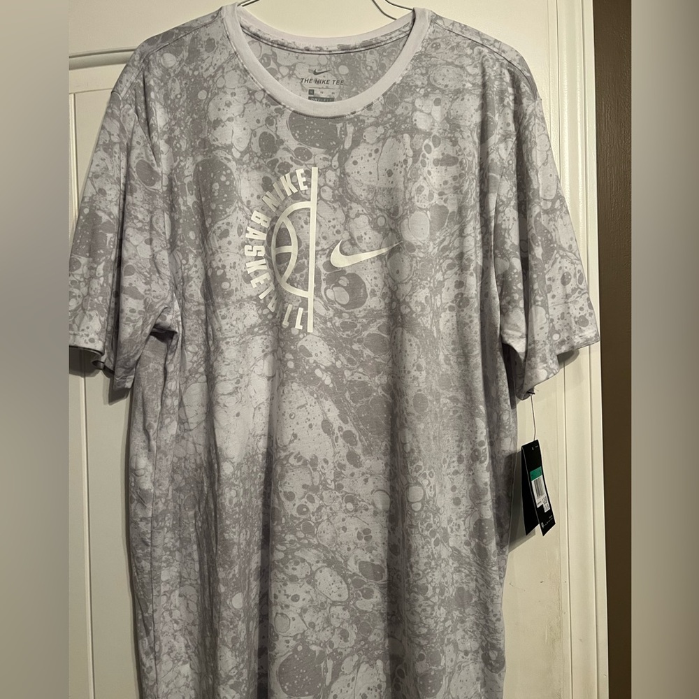 NWT mens nike tee